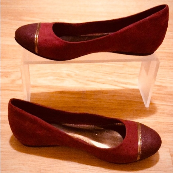 Avenue Burgundy Suede Flats; Size: 9W - Picture 2 of 3